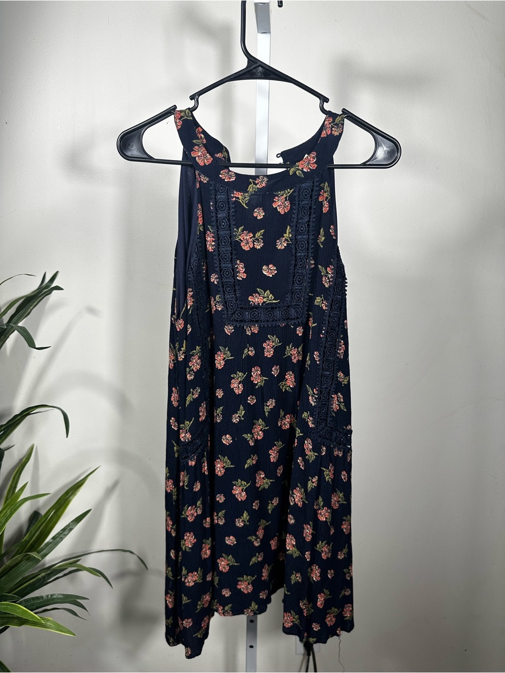 X54. Entro Navy Floral Crochet Lace Open Back Boho Dress Size Small
